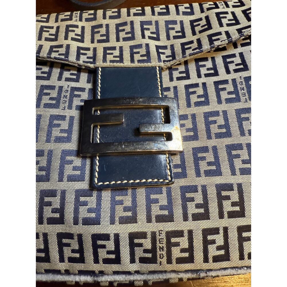 Vintage Grey Fendi Baguette Shoulder Bag - Picture 6 of 8